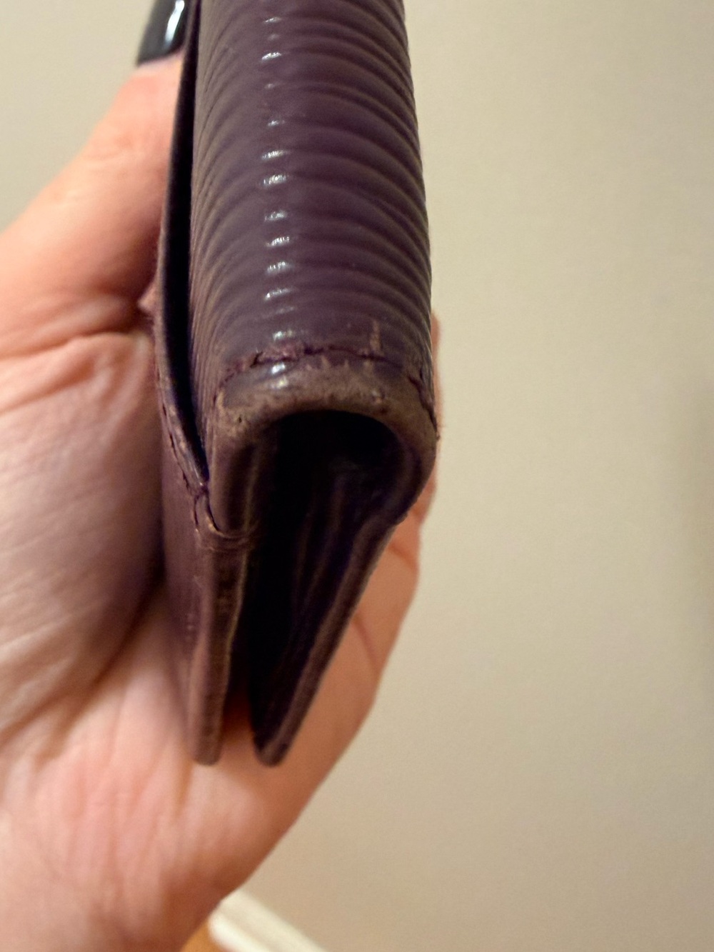 *Authentic* Louis Vuitton - Purple Epi Leather Card Holder - Picture 11 of 13